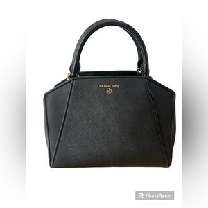 🌟Certificate of Authenticity- Michael Kors Medium Cleo Satchel Black